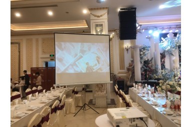 Cho thuê màn chiếu, máy chiếu giá rẻ nhất Hà Nội